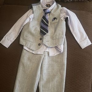 Dockers boys 4 piece suit, light gray and purple, size 24 m
